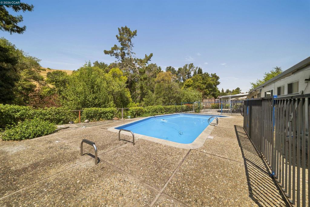 732 Moraga Rd Property Photo 18