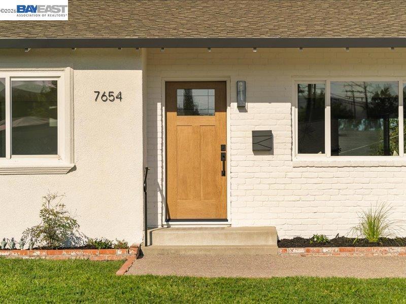 7654 Brighton Dr Property Photo 2