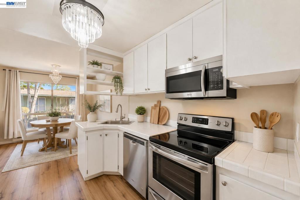 121 Buckingham Dr 25 Property Photo 6