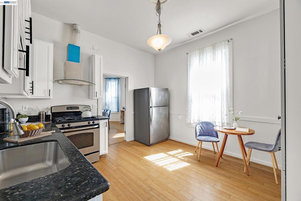 1221 Campbell Property Photo 6