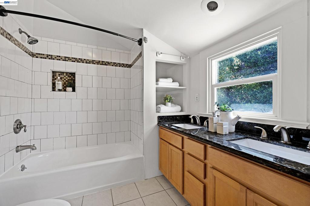 1221 Campbell Property Photo 11