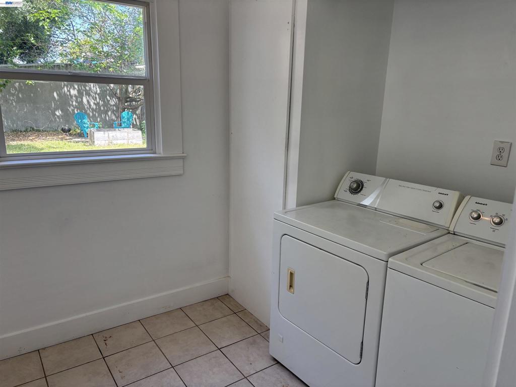 1221 Campbell Property Photo 36