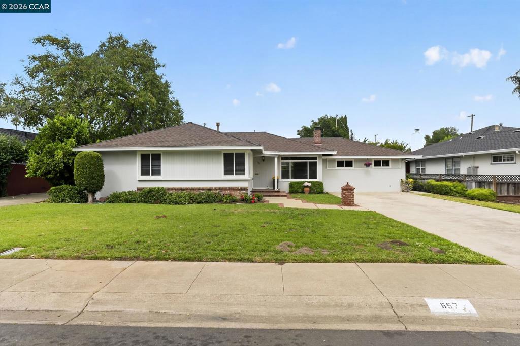 657 S Clover Ave Property Photo 1
