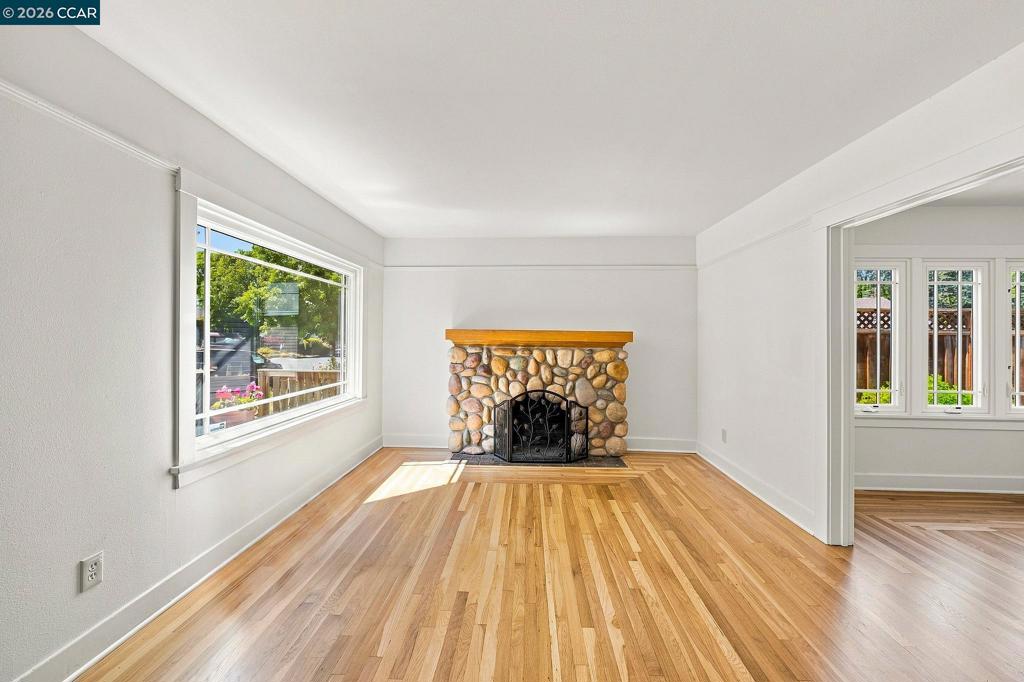 1455 Mckendrie St Property Photo 6