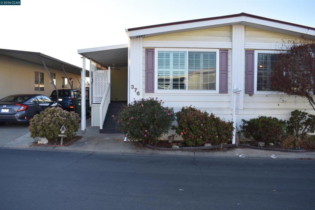 376 Avenida Flores Property Photo 1