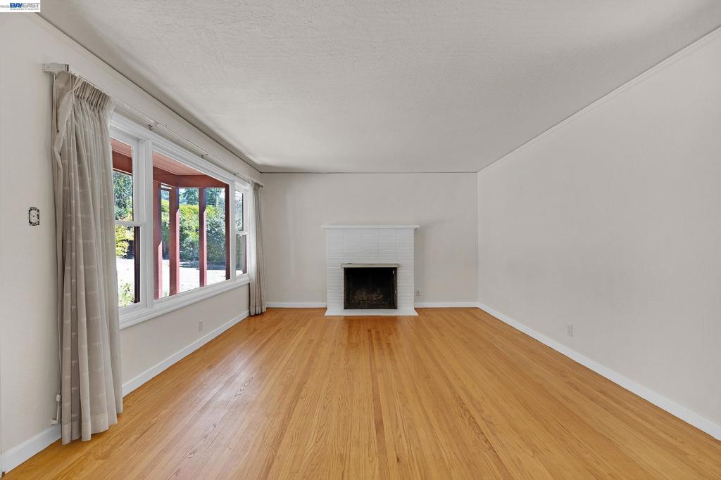 659 Peach St Property Photo 7