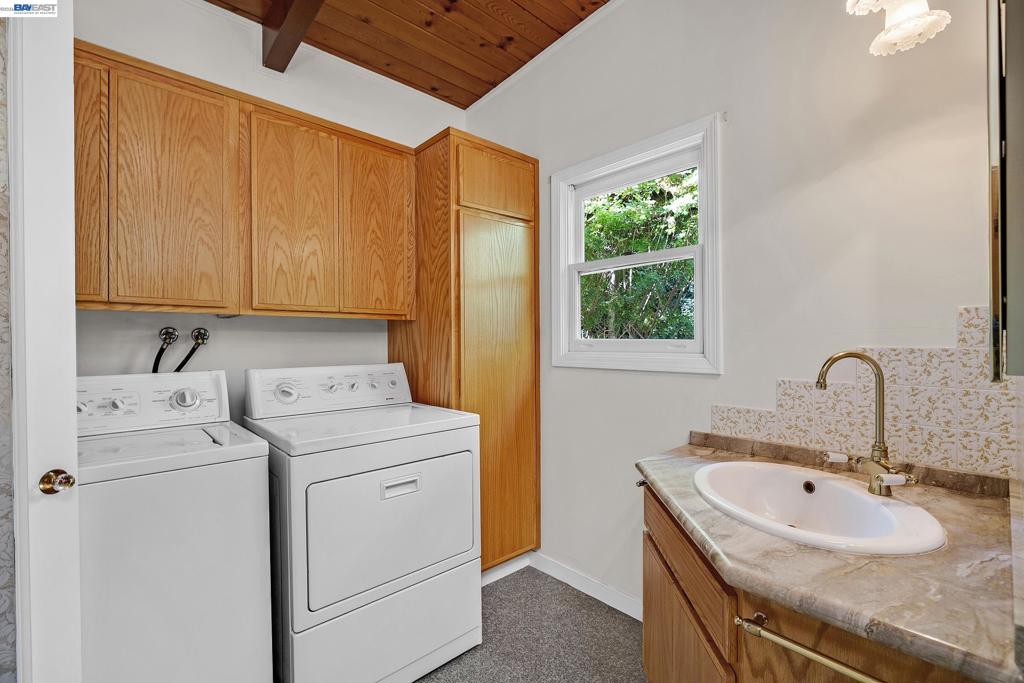 659 Peach St Property Photo 25