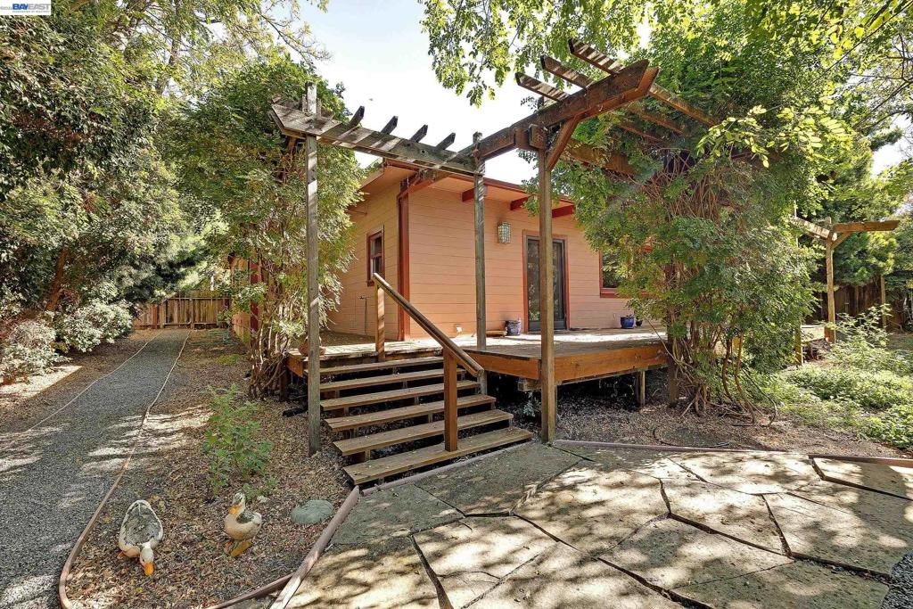 659 Peach St Property Photo 32