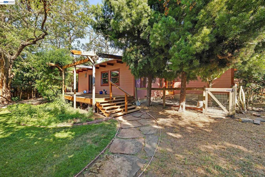 659 Peach St Property Photo 33