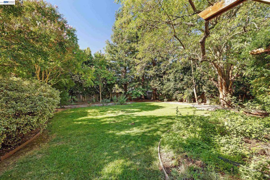 659 Peach St Property Photo 34