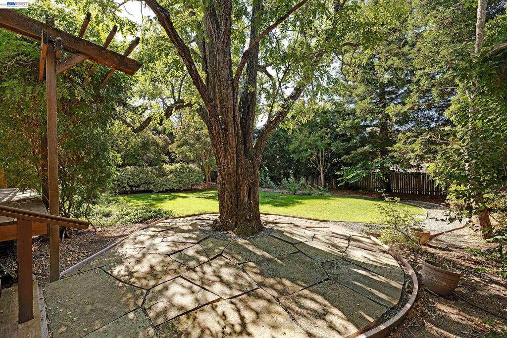 659 Peach St Property Photo 37