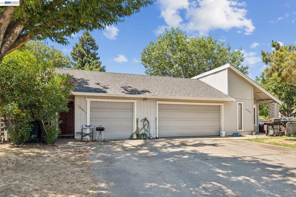 10997 Hirschfeld Property Photo 1