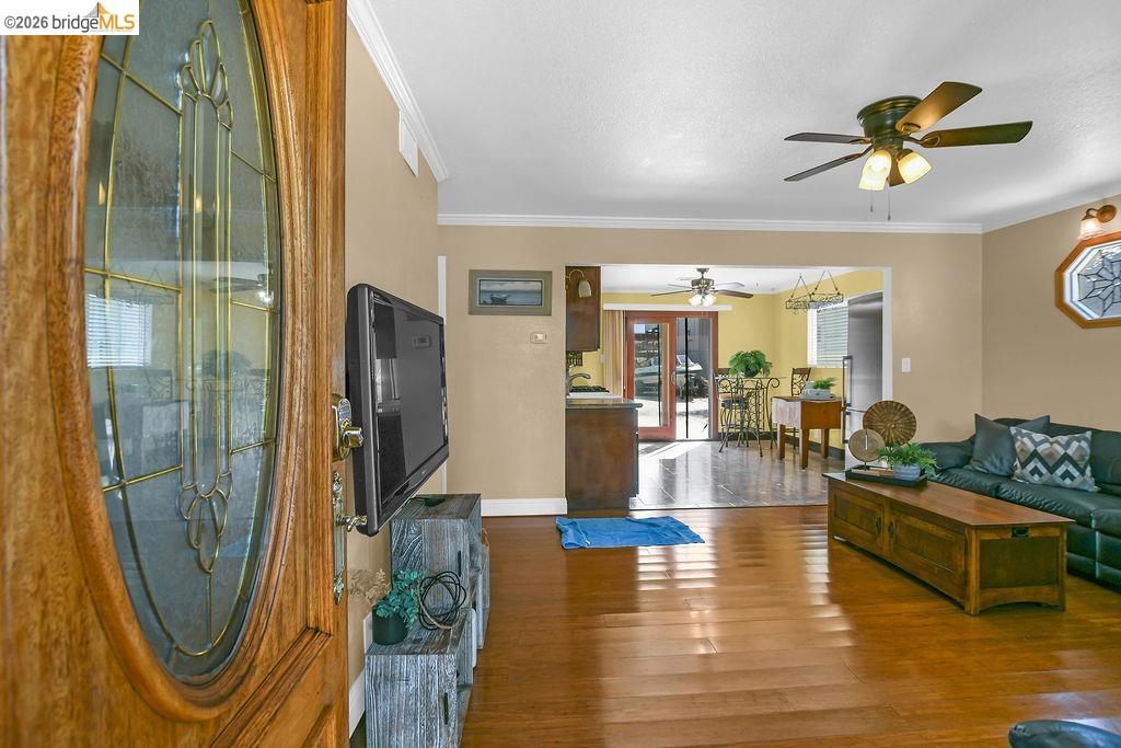 5108 Sandmound Blvd Property Photo 6