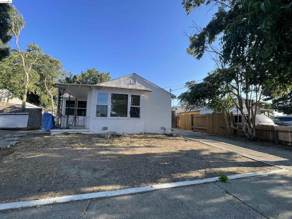 1321 W 9Th St Property Photo 1