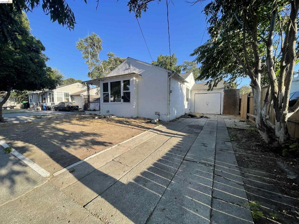 1321 W 9th St Property Photo 2