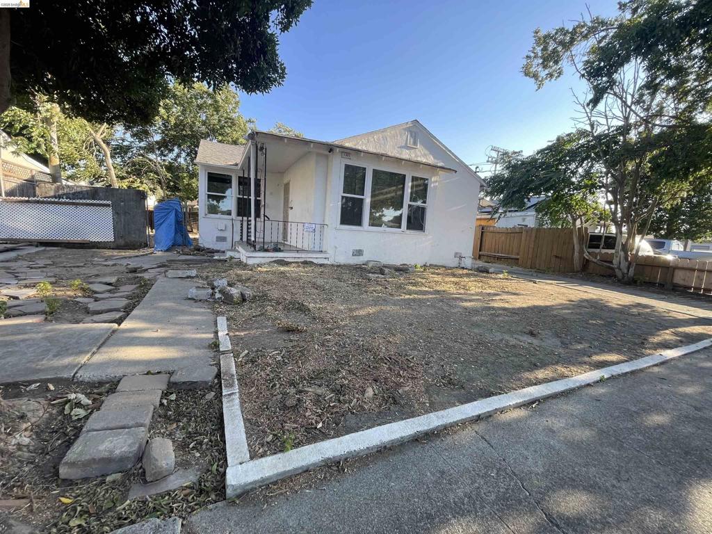 1321 W 9th St Property Photo 3