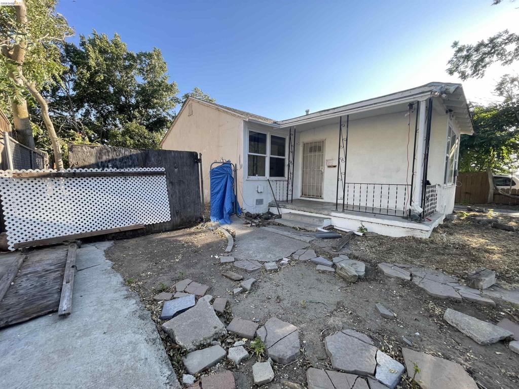 1321 W 9th St Property Photo 5