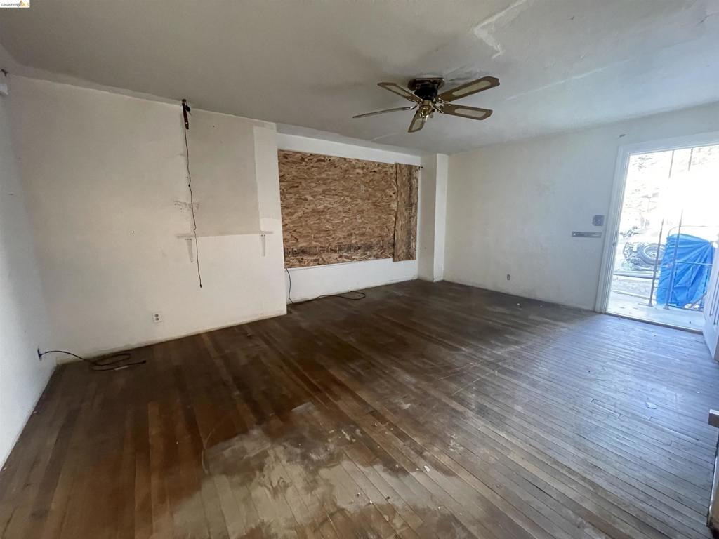 1321 W 9th St Property Photo 7