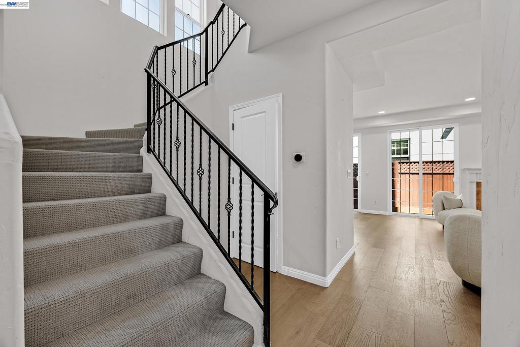 1015 Greenbrier Ct Property Photo 3