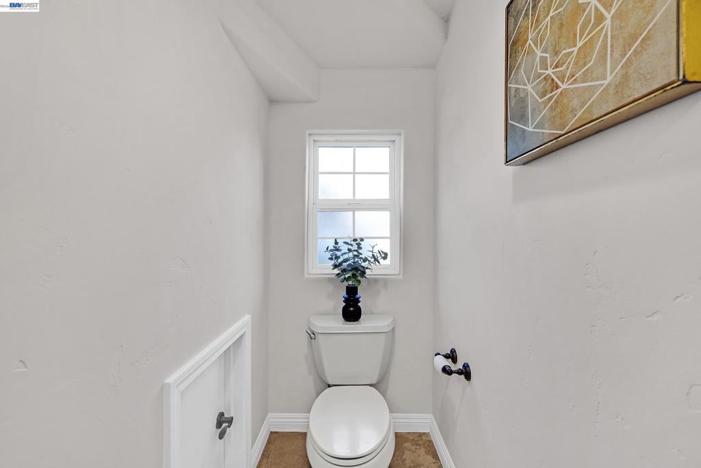 1015 Greenbrier Ct Property Photo 9
