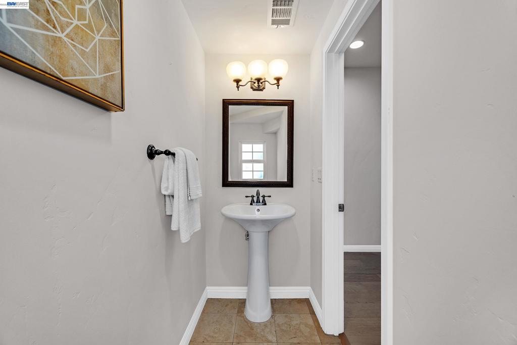 1015 Greenbrier Ct Property Photo 10