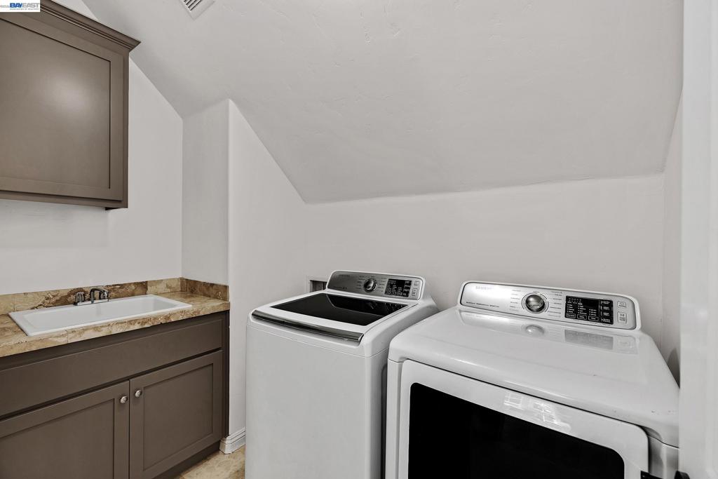 1015 Greenbrier Ct Property Photo 12