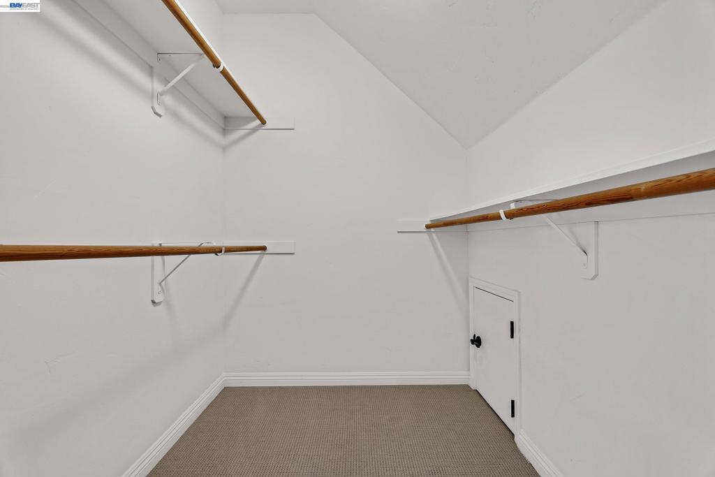 1015 Greenbrier Ct Property Photo 22