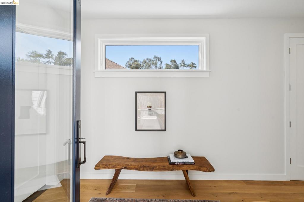 915 Grosvenor Place Property Photo 4