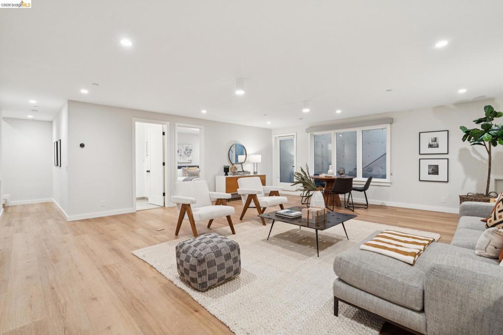 915 Grosvenor Place Property Photo 44