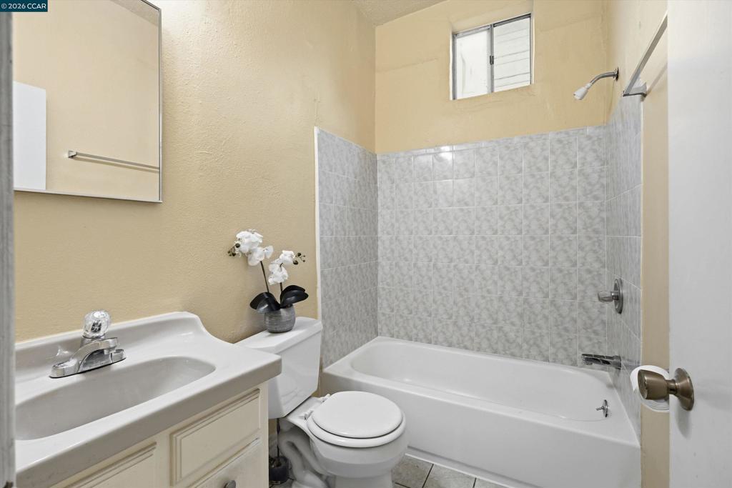 2150 35th Ave Property Photo 8