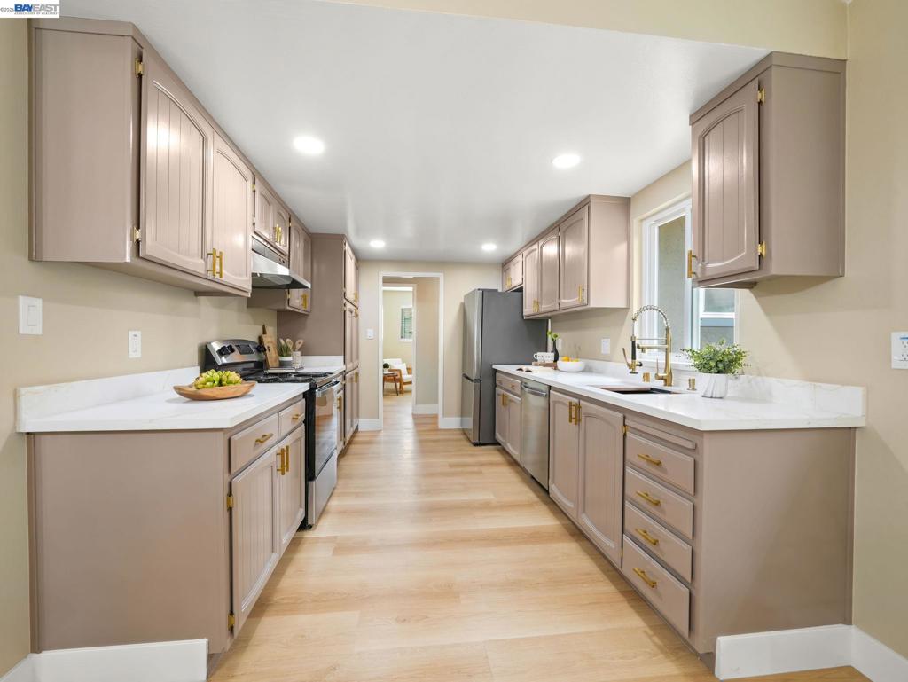 38399 Birch Street Property Photo 13