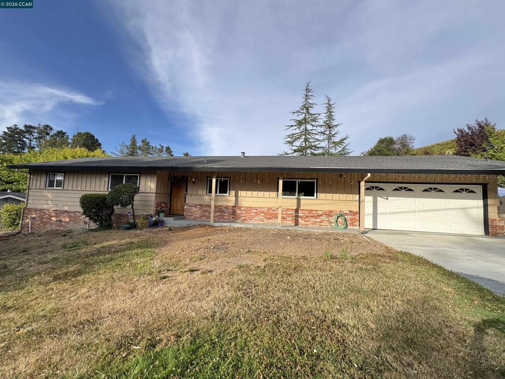 1167 Larch Ave Property Photo