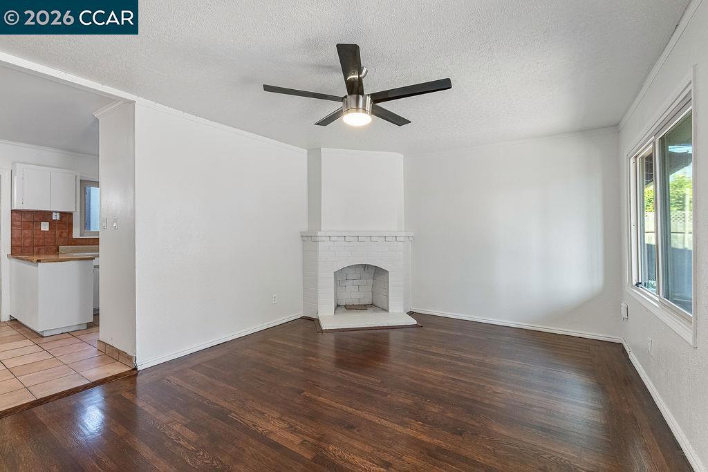 1419 Esmond Ave Property Photo 2