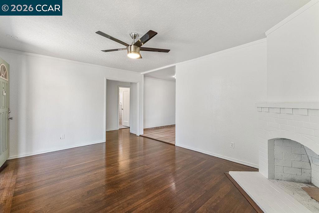 1419 Esmond Ave Property Photo 3