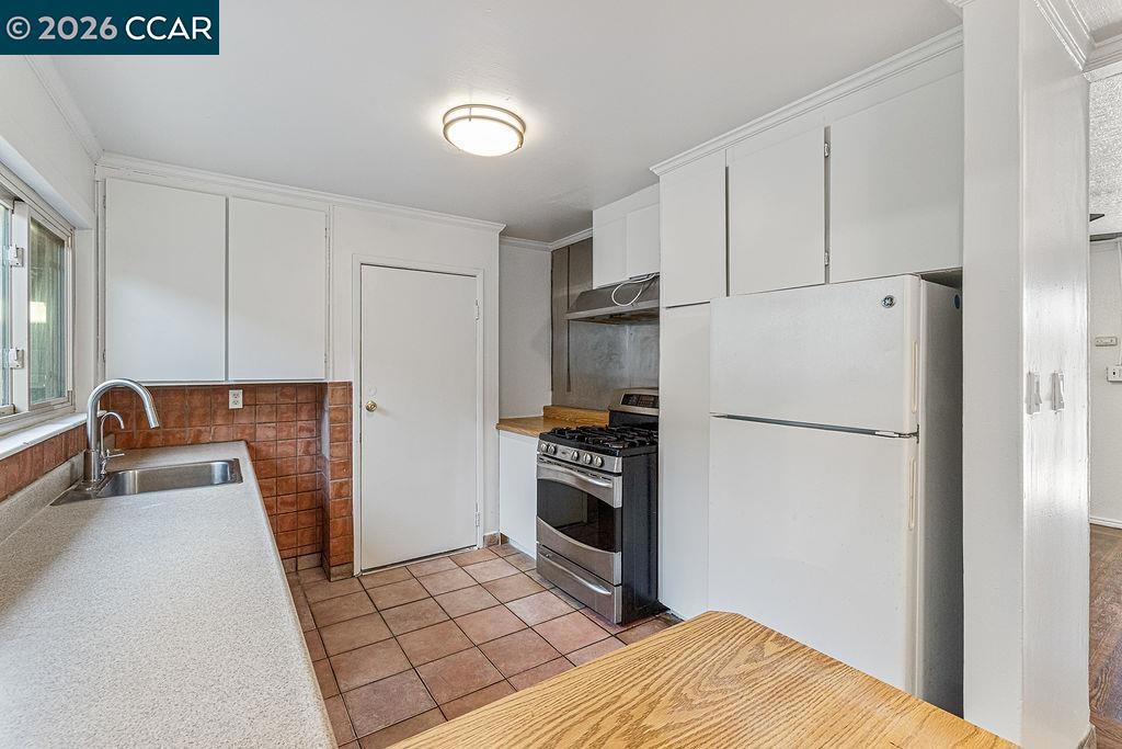 1419 Esmond Ave Property Photo 8
