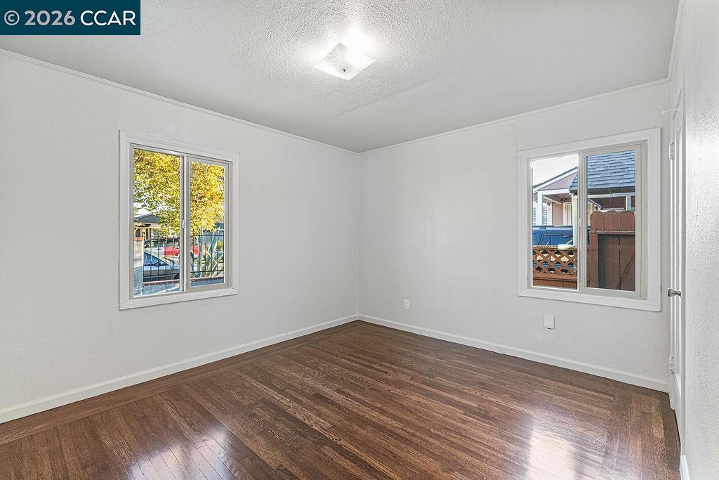1419 Esmond Ave Property Photo 11