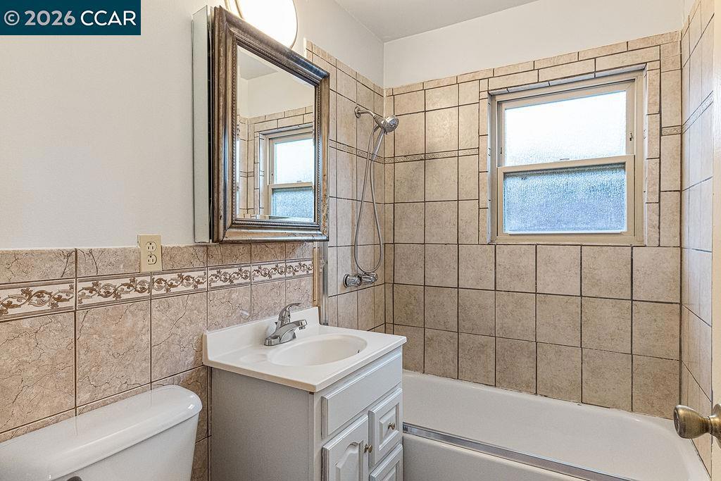 1419 Esmond Ave Property Photo 13