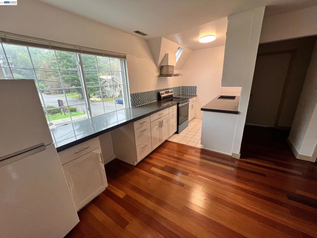 301 Poplar St Property Photo 11