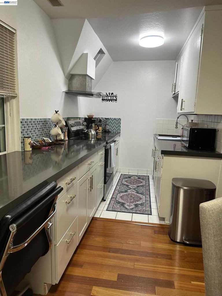 301 Poplar St Property Photo 12