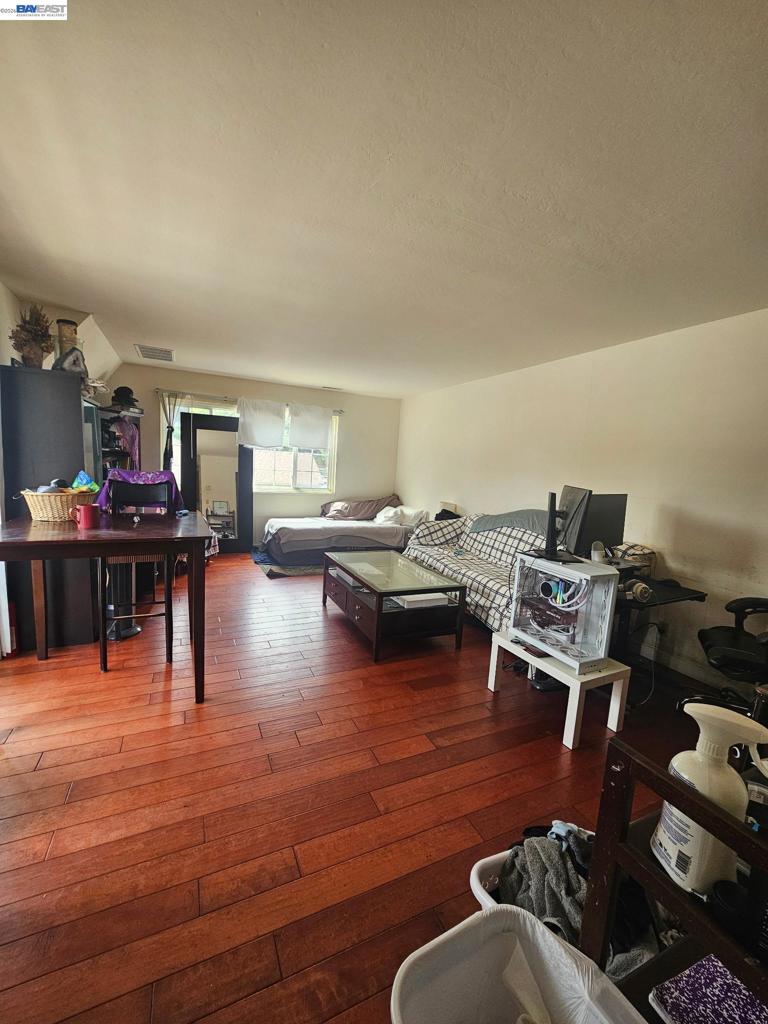 301 Poplar St Property Photo 17