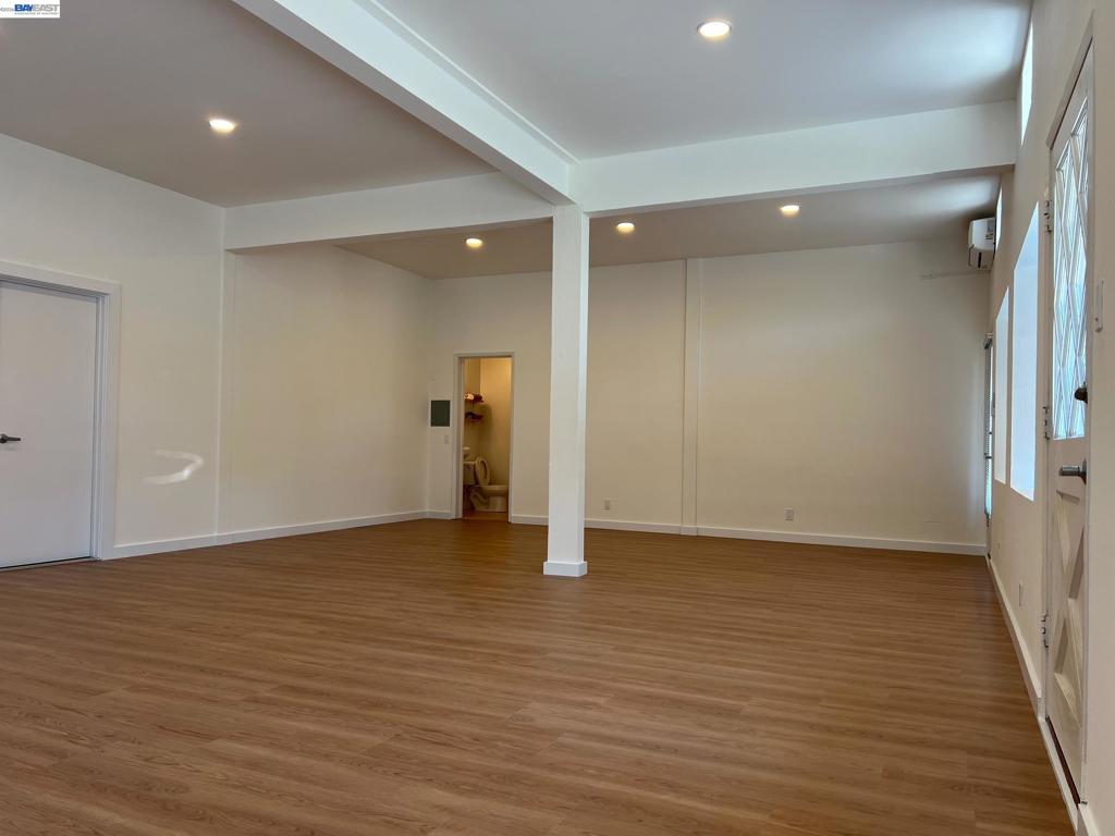 301 Poplar St Property Photo 43