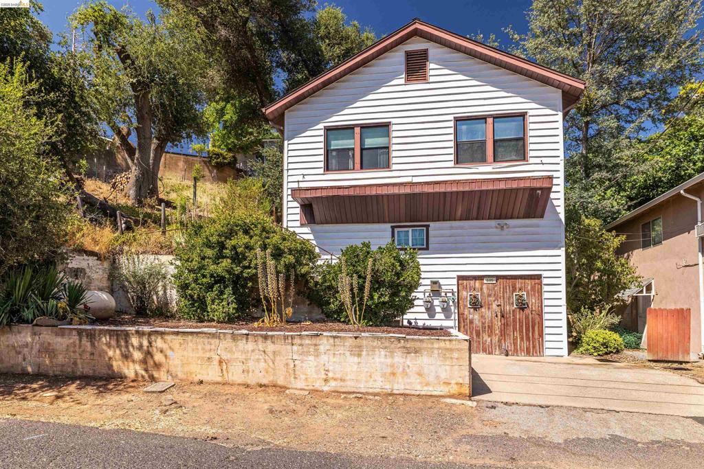 105 Upper Sunset Property Photo 1
