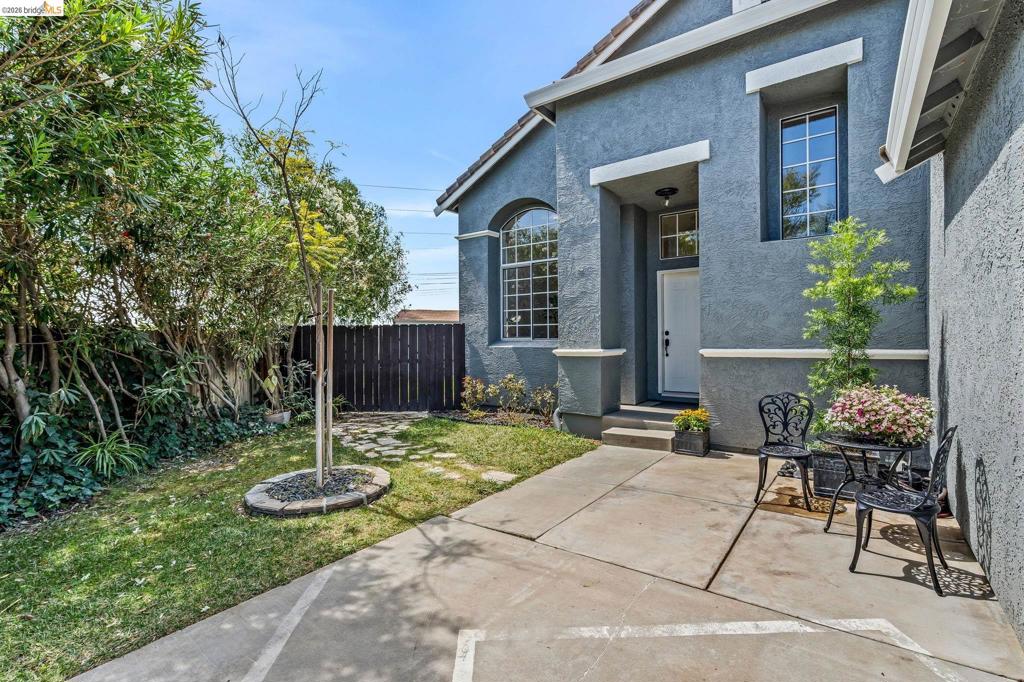 2158 Newport Ct Property Photo 6