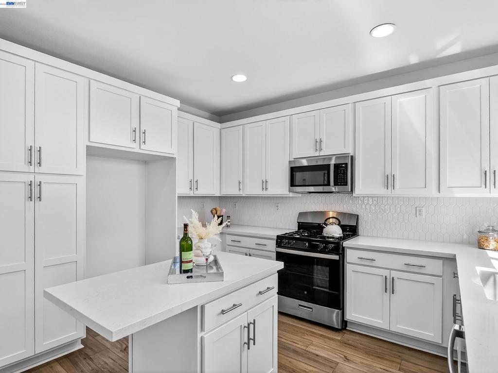 34905 Limestone Ct Property Photo 9