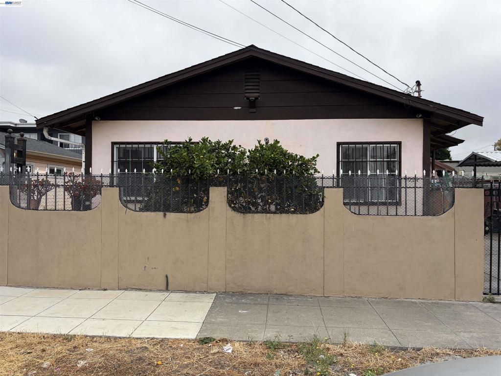 9024 Olive St Property Photo 1