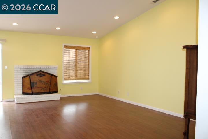 190 Iris Rd Property Photo 3