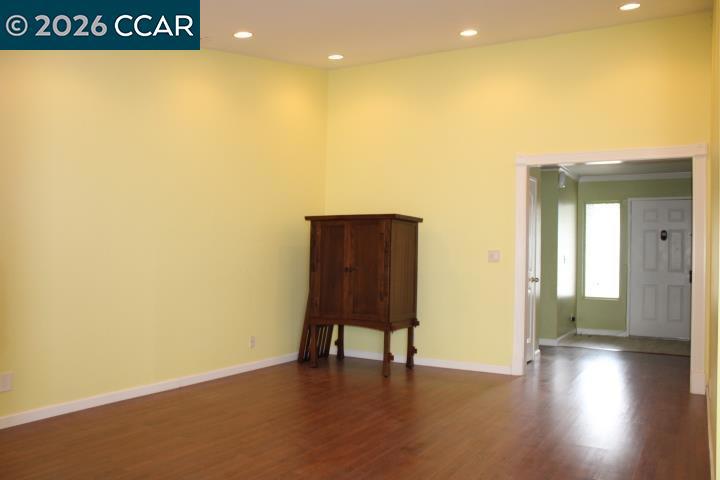 190 Iris Rd Property Photo 4