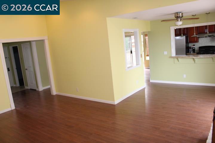 190 Iris Rd Property Photo 5