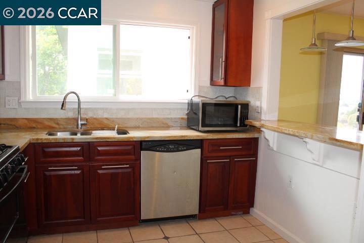 190 Iris Rd Property Photo 9