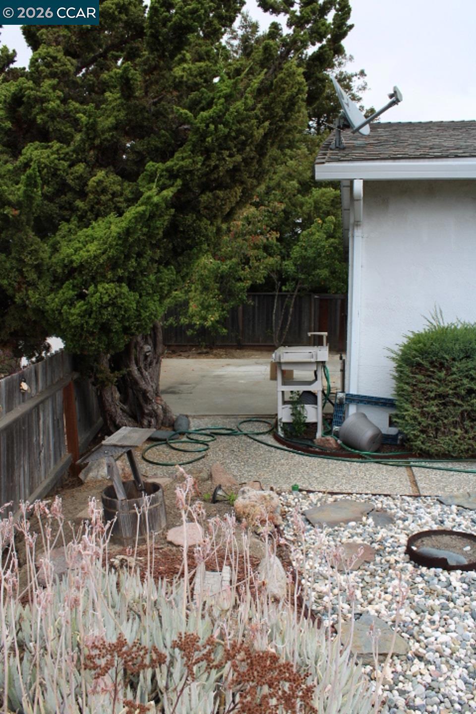 190 Iris Rd Property Photo 33